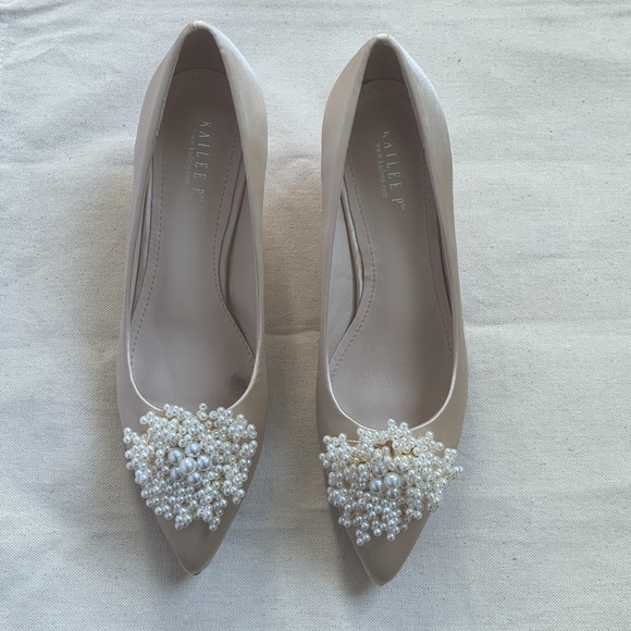 Champagne bridal kitten heels with pearls - Picture 6 of 7